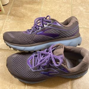 Brooks Ghost 12 size 8.5. Gray/purple/blue